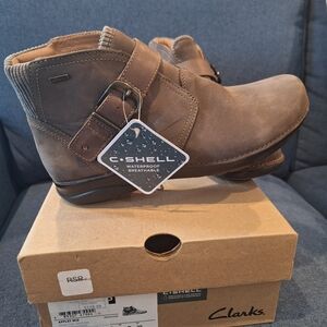 NwB Clarks Womens  Taupe Waterproof Leather Boots Sz 8